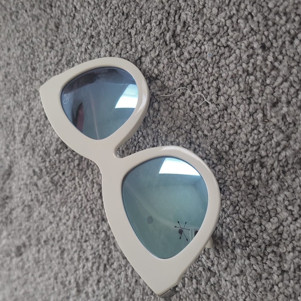 QUAY WHITE SUNGLASSES